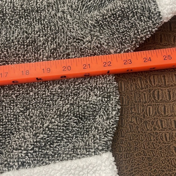 Gray and white fuzzy fleece half zip sweater size xl - Picture 7 of 7